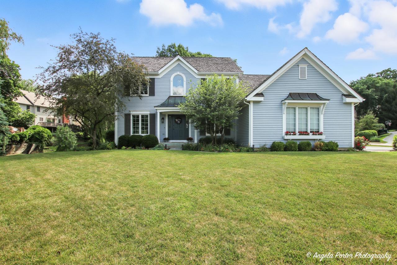 2598 Dover Ct., Lindenhurst, IL 60046