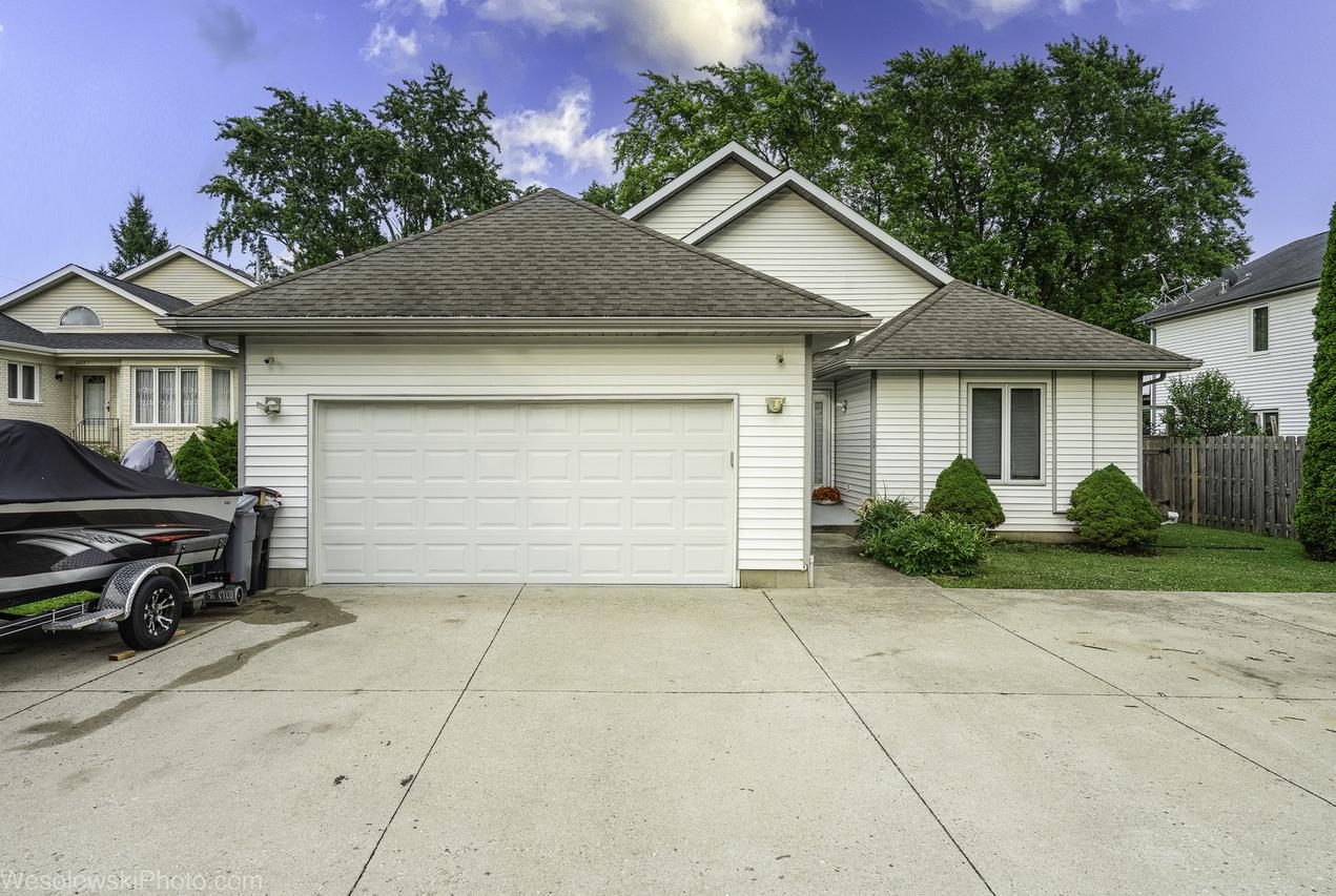 20739 N Weiland Rd., Prairie View, IL 60069
