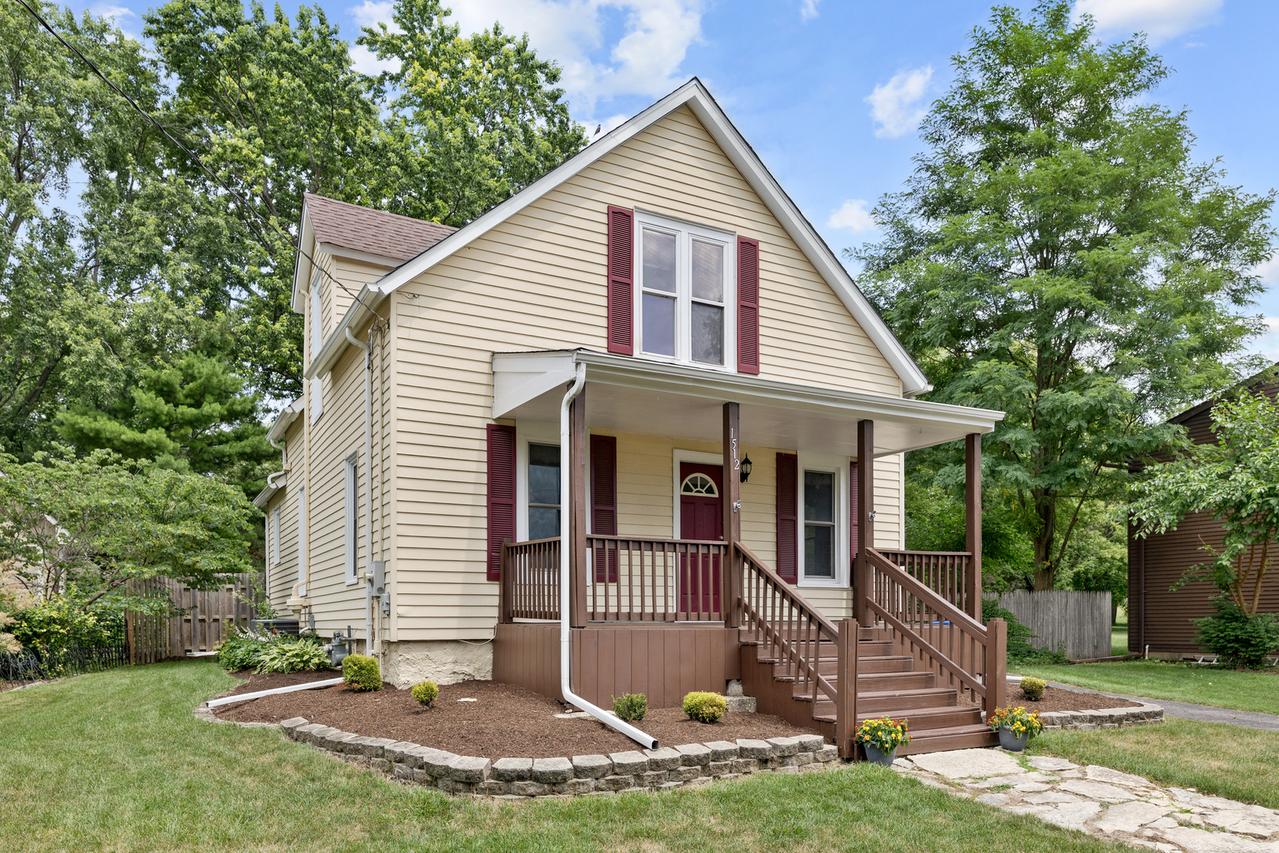 1512 S 7th Ave., St. Charles, IL 60174