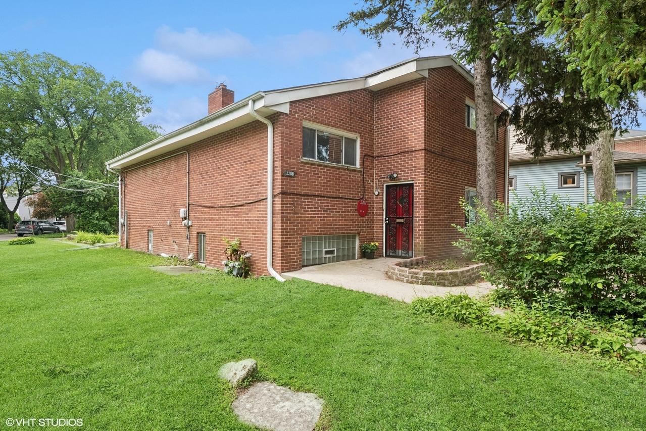 2208 Foster St. #A, Evanston, IL 60201