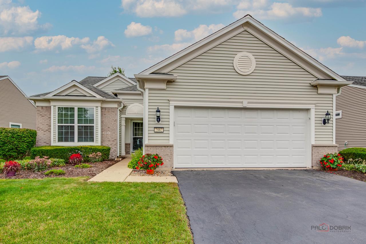 2982 Ravinia Cir., Mundelein, IL 60060