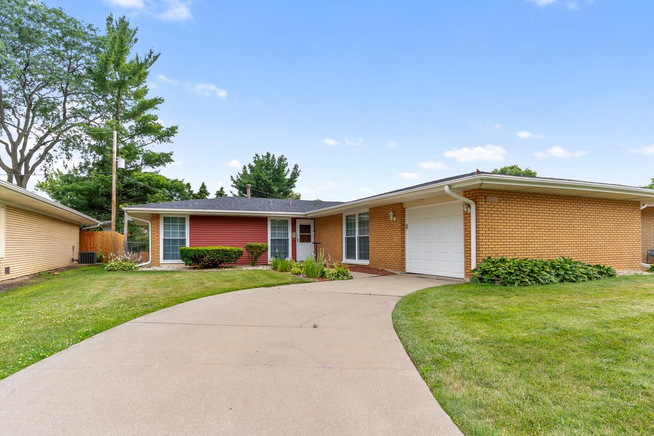 5475 Adeline Pl., Oak Forest, IL 60452