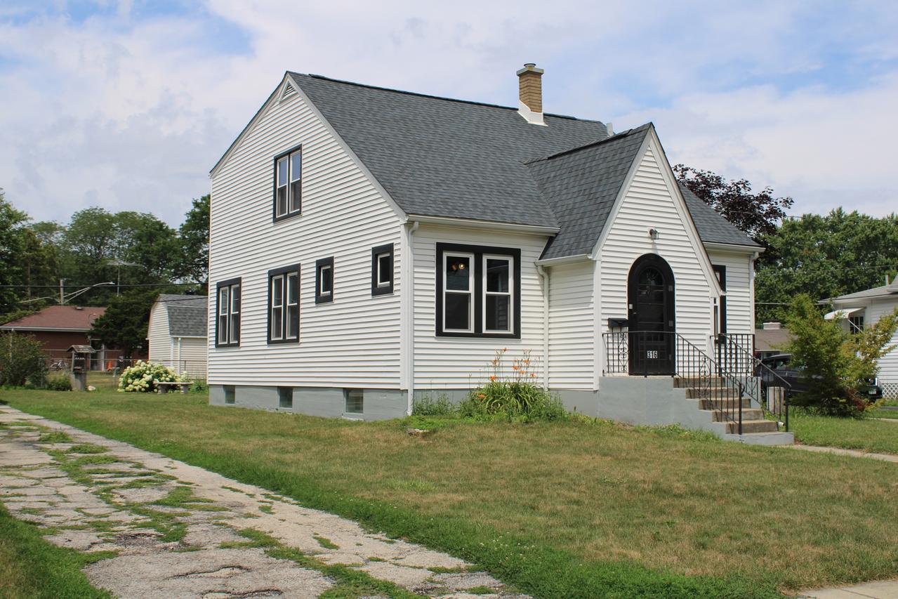316 Marguerite St., Elgin, IL 60123