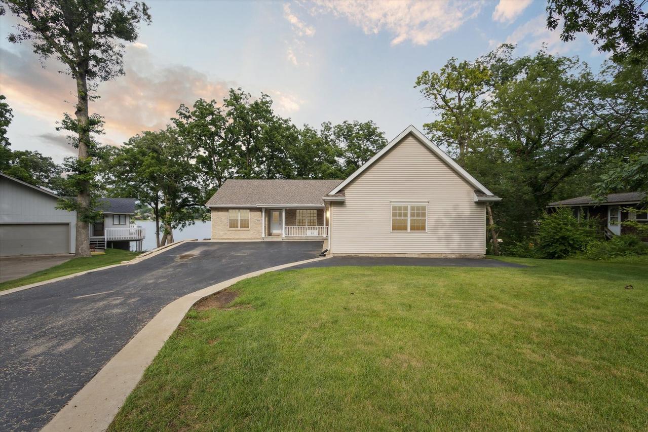 1922 Dawn Point, Davis, IL 61019