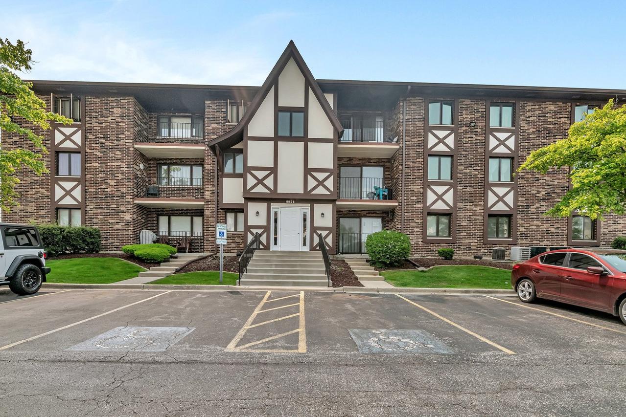 10528 Ridge Cove Dr. #11A, Chicago Ridge, IL 60415