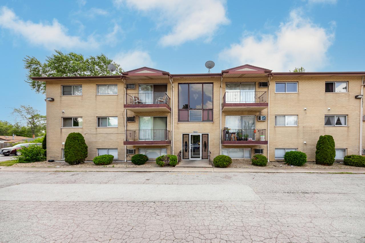 18361 Glen Oak Ave. #1E, Lansing, IL 60438