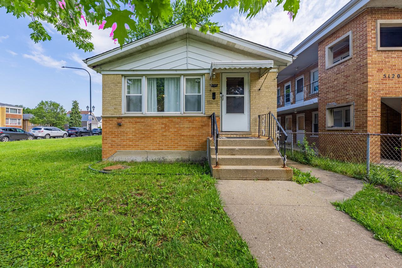 5124 W 32nd St., Cicero, IL 60804