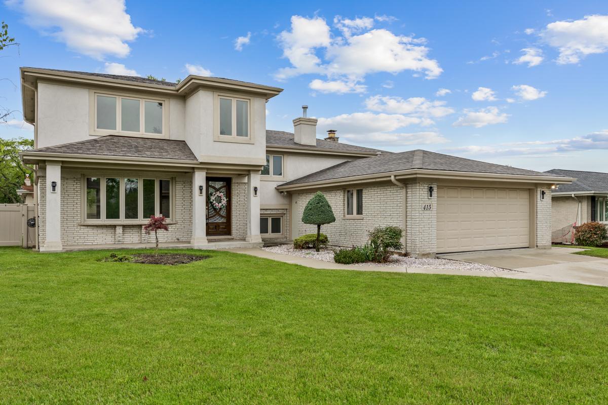 415 Honey Locust Ln., Willowbrook, IL 60527