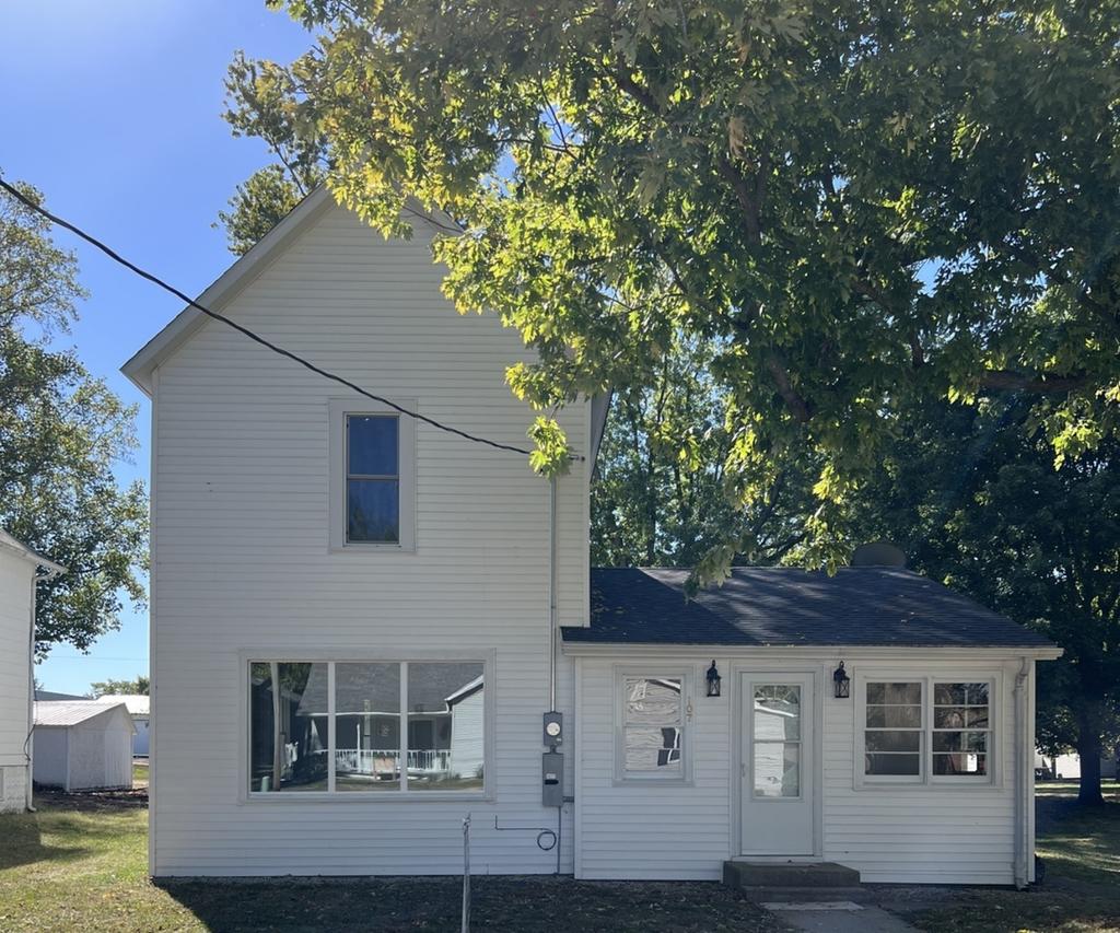 107 W Weldon St., Roberts, IL 60962
