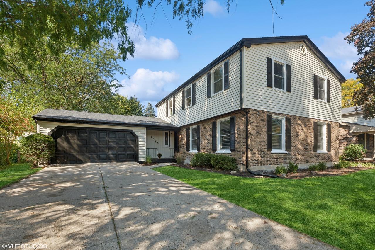 1525 Chickasaw Dr., Naperville, IL 60563