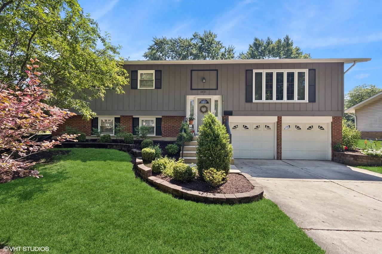 6901 Meadowcrest Dr., Downers Grove, IL 60516