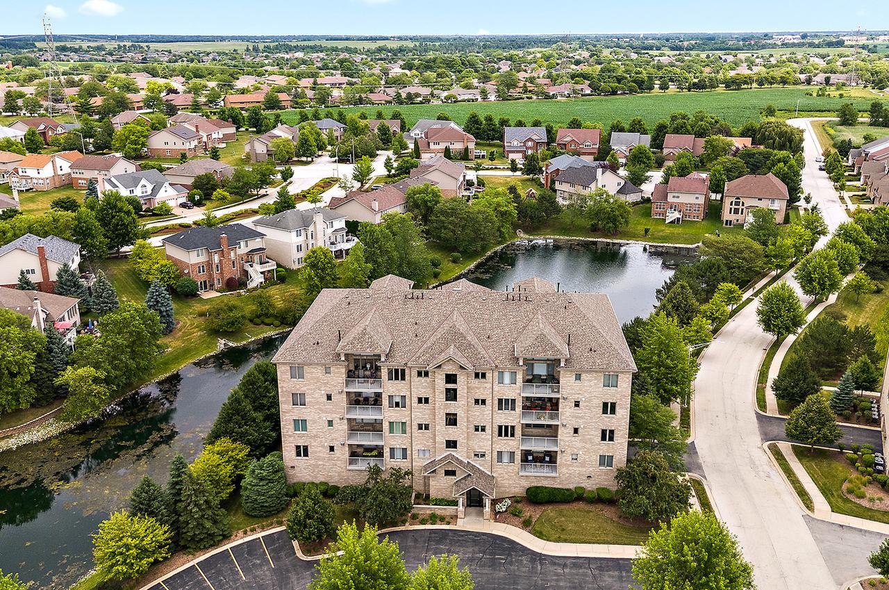 11110 Waters Edge Dr. #2A, Orland Park, IL 60467