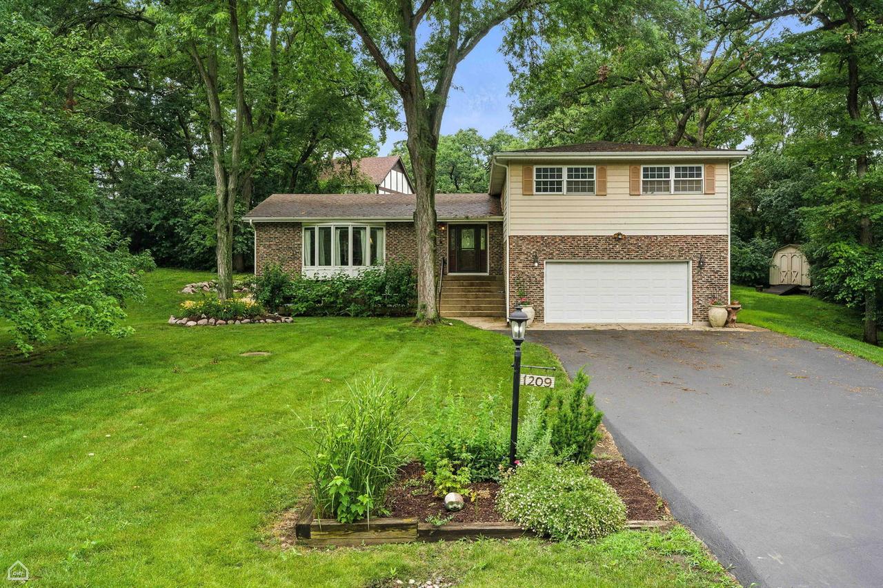 1209 Appaloosa Tr., Mchenry, IL 60051