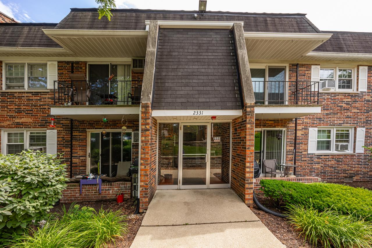 2331 Ogden Ave. #7, Downers Grove, IL 60515