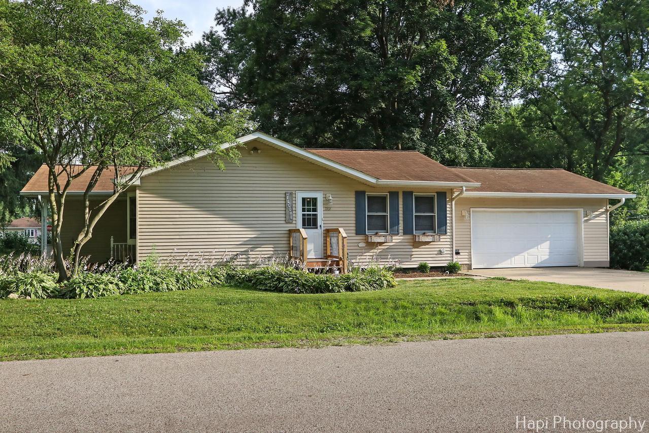 7101 Hiawatha Dr., Wonder Lake, IL 60097