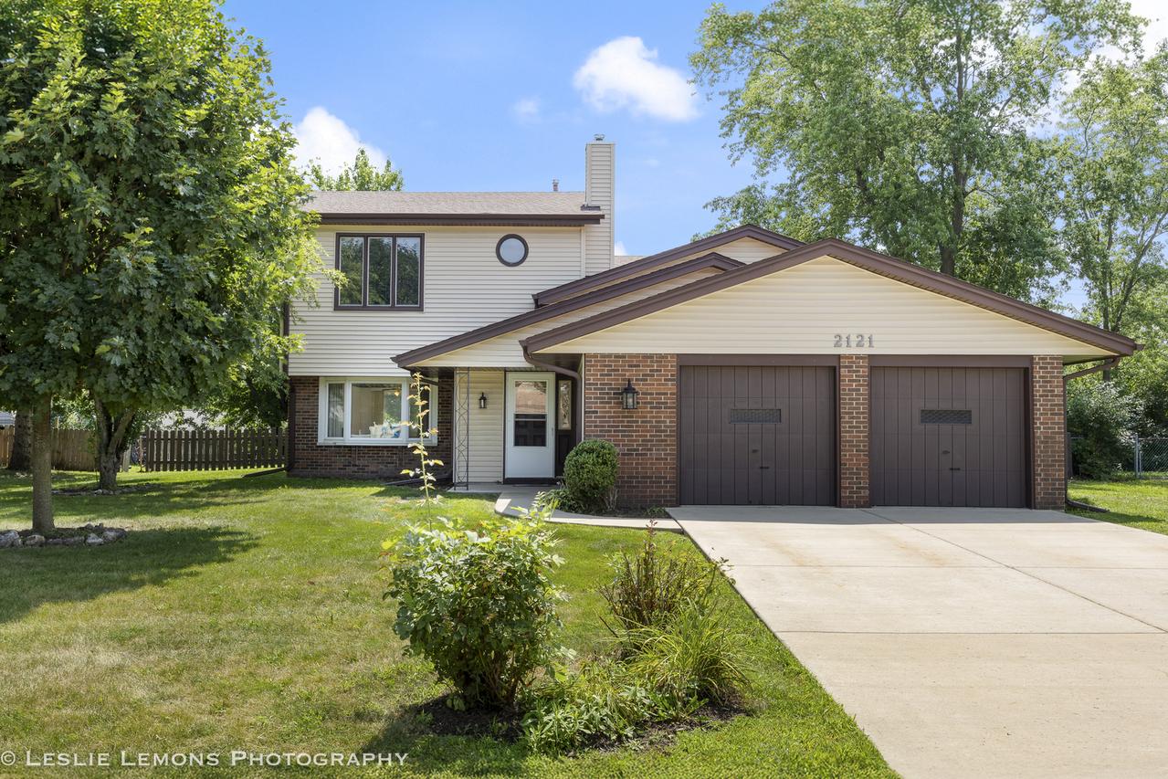 2121 W Weathersfield Way, Schaumburg, IL 60193