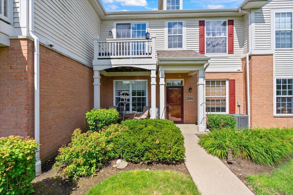 2201 Concord Dr., Mchenry, IL 60050