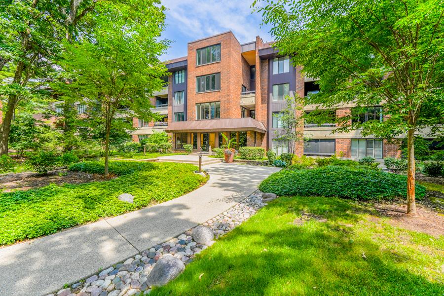 1401 Burr Oak Rd. #108B, Hinsdale, IL 60521