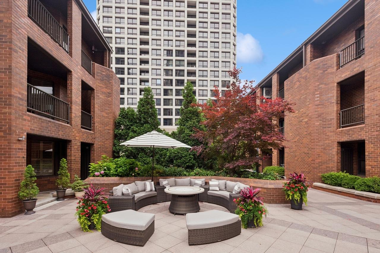 1000 N State St. #14, Chicago, IL 60610