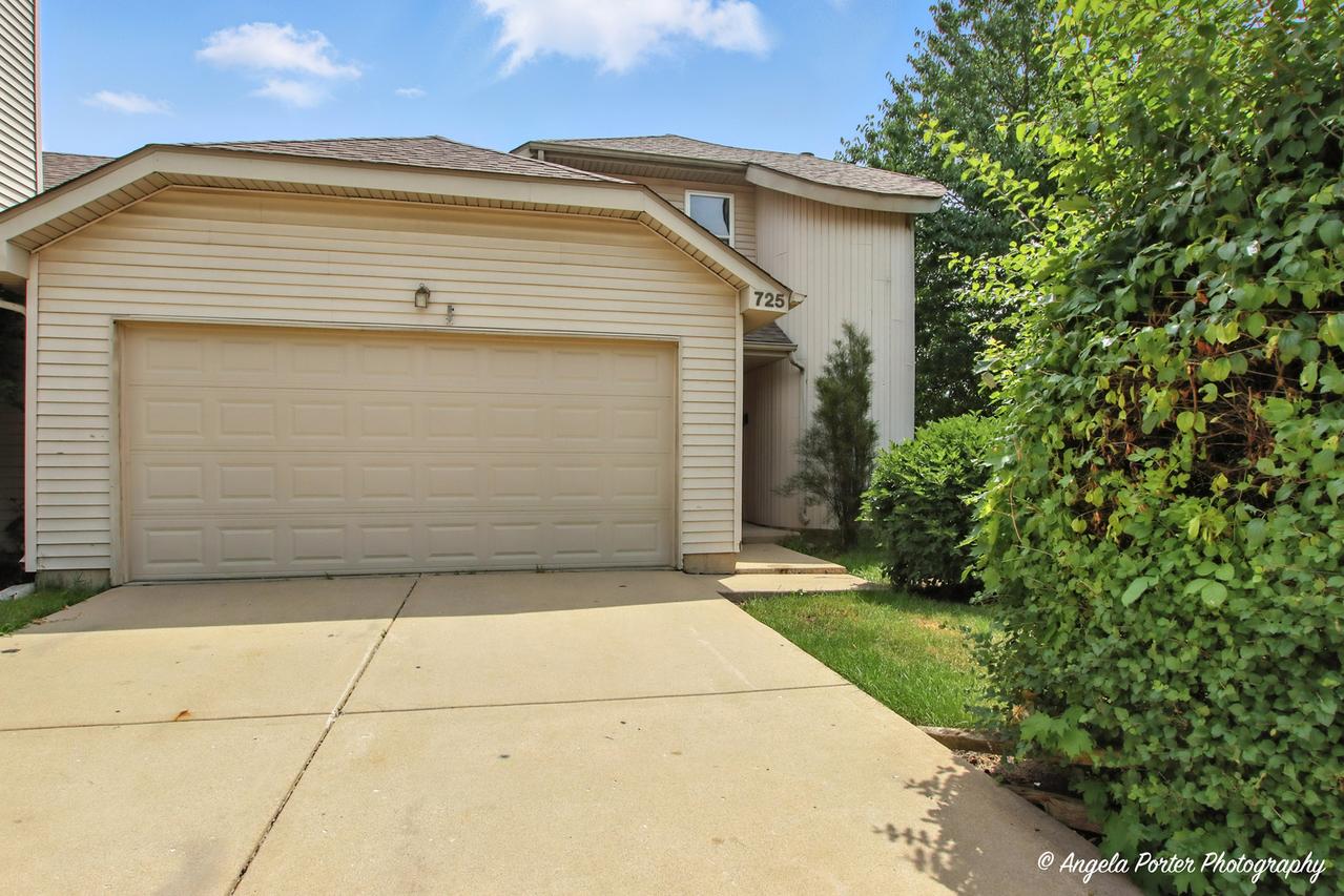 725 Hill Ave., Elgin, IL 60120