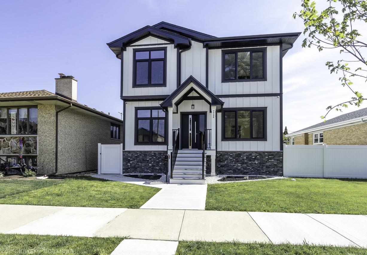 7735 W Catalpa Ave., Chicago, IL 60656