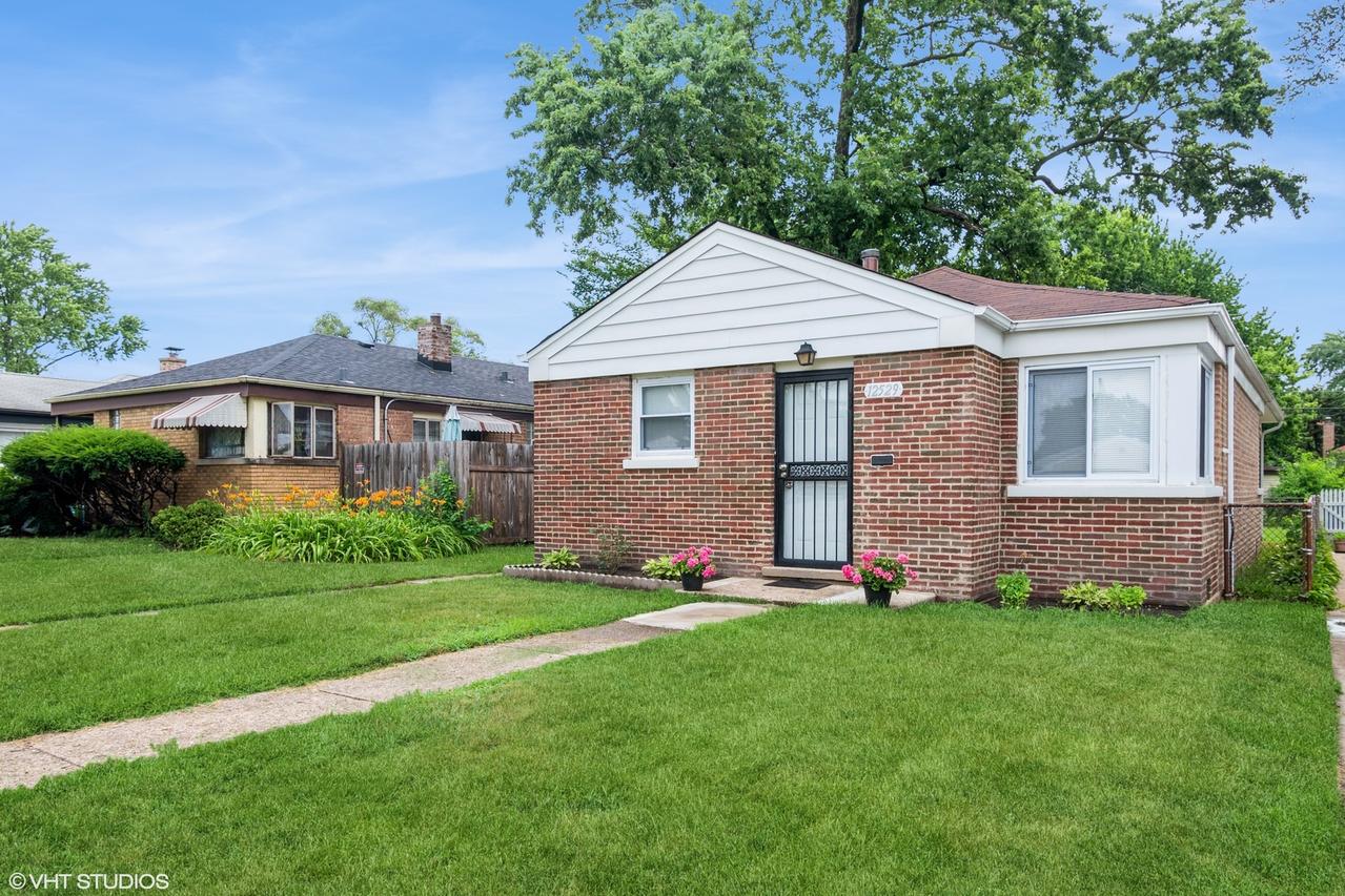 12529 S Loomis St., Calumet Park, IL 60827