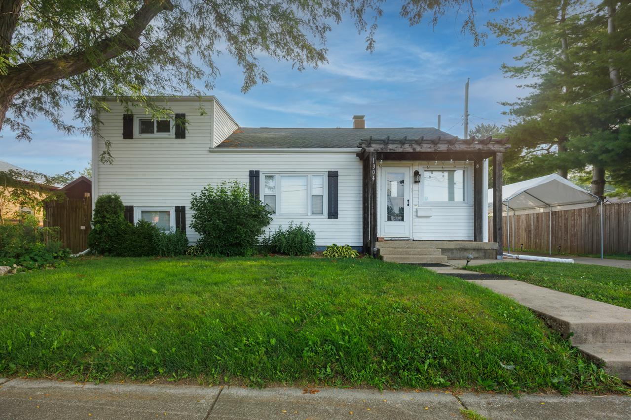 1304 Bell St., Bloomington, IL 61701