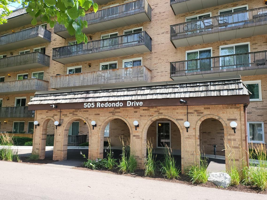 505 Redondo Dr. #108, Downers Grove, IL 60515
