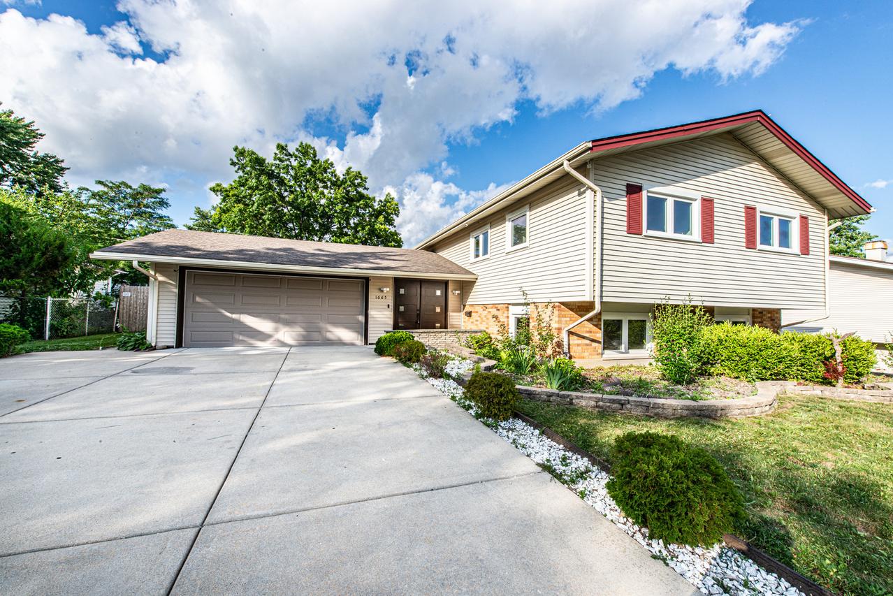 1665 Highland Blvd., Hoffman Estates, IL 60169