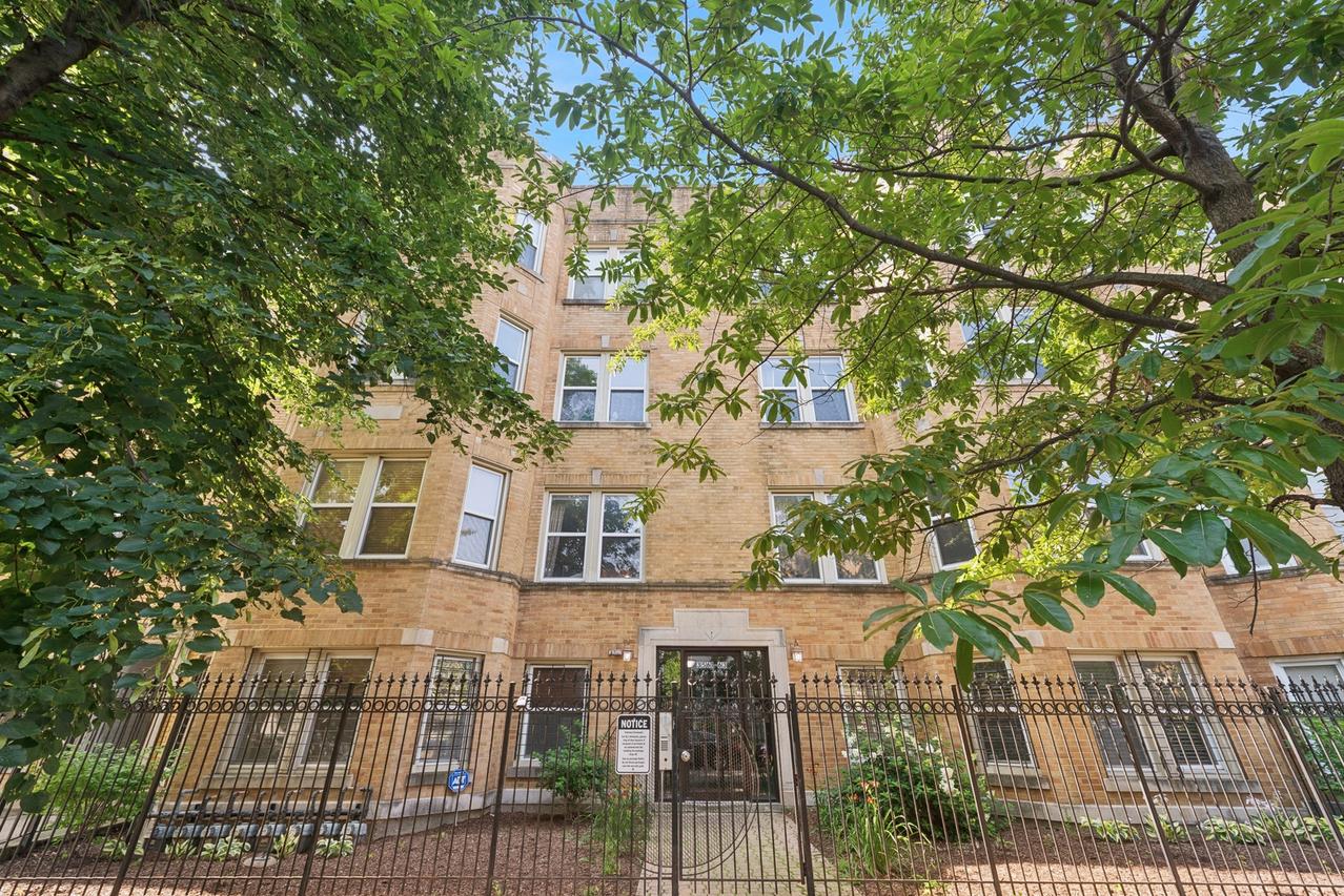 3561 W Lyndale St. #2W, Chicago, IL 60647