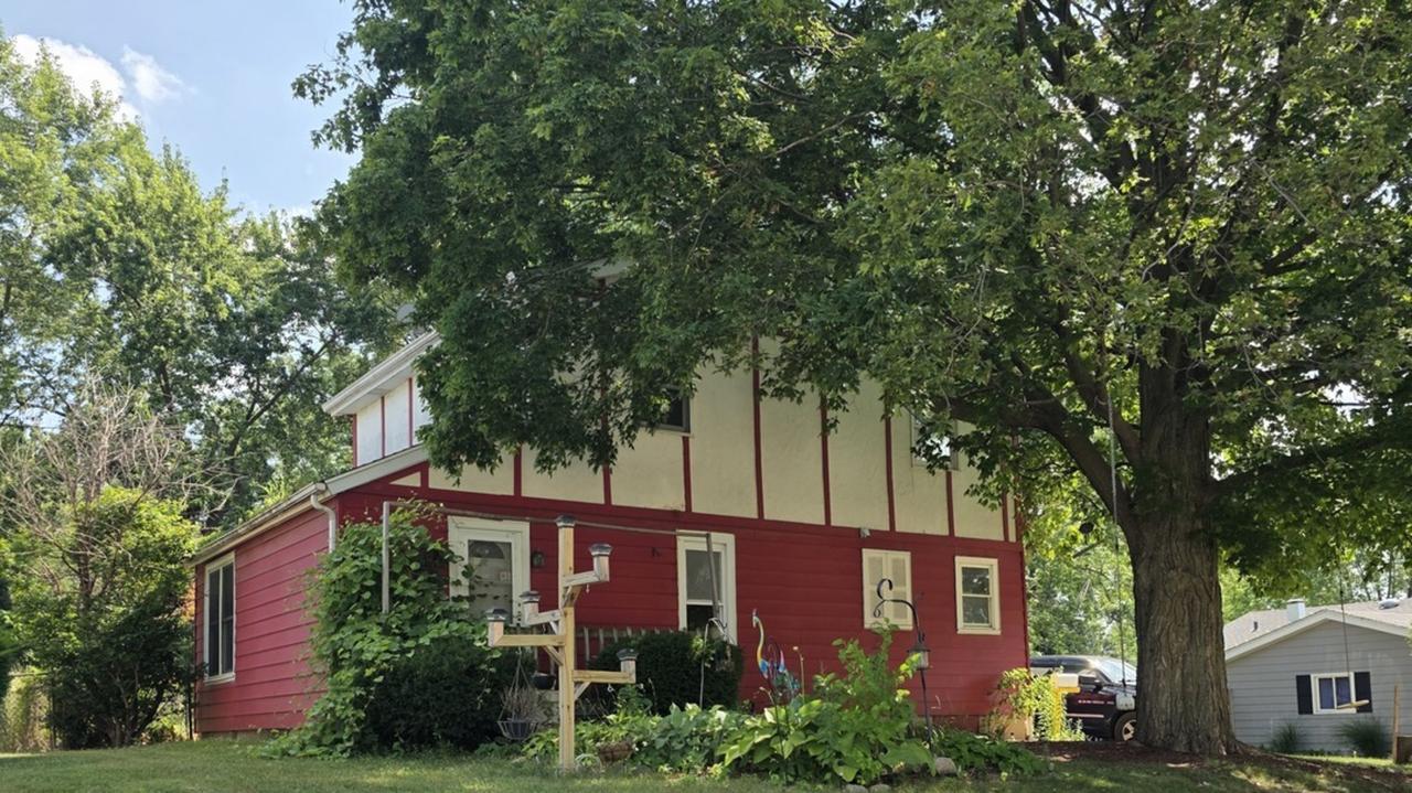 302 Dee Rd., North Aurora, IL 60542