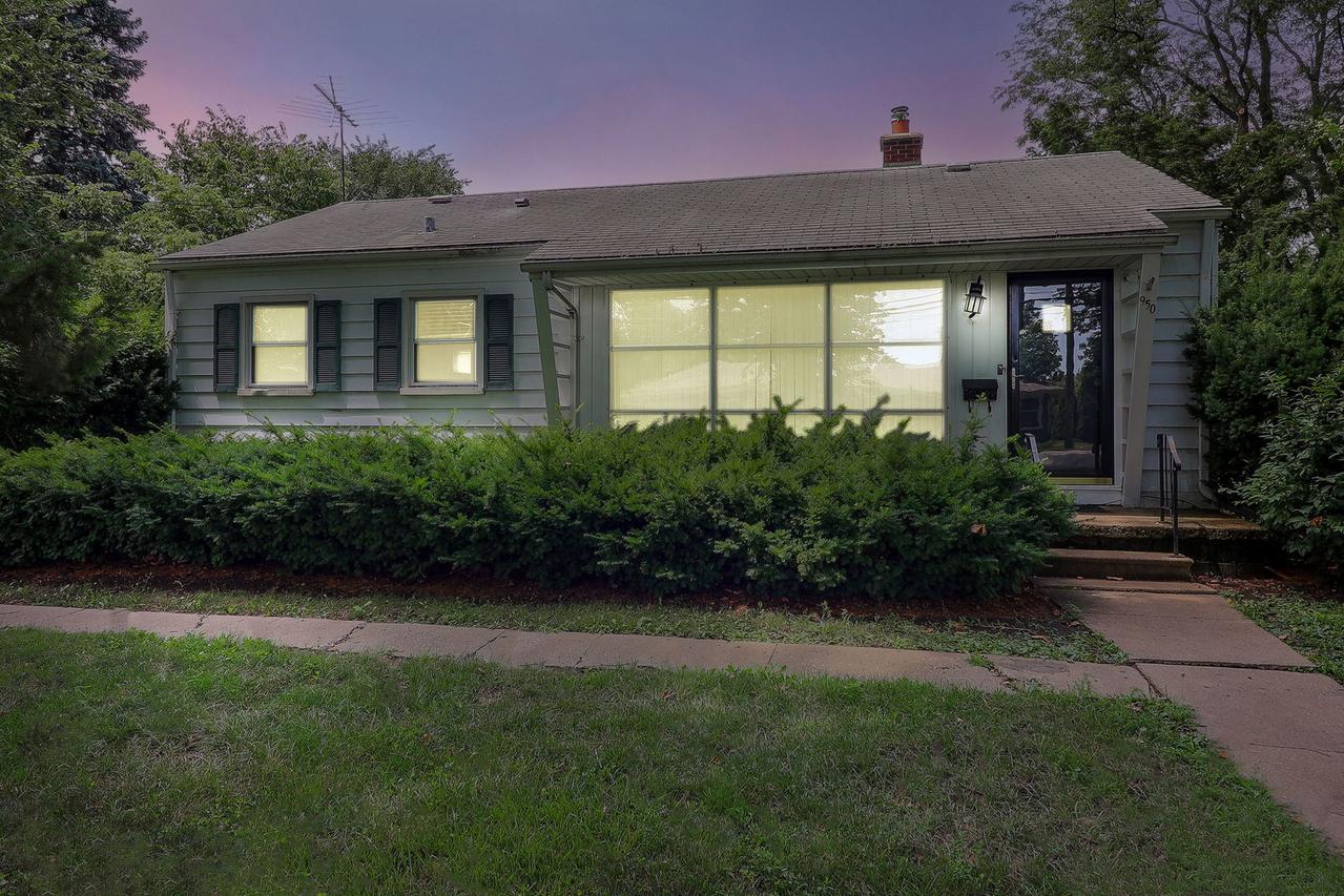950 Pennsylvania Ave., Aurora, IL 60506