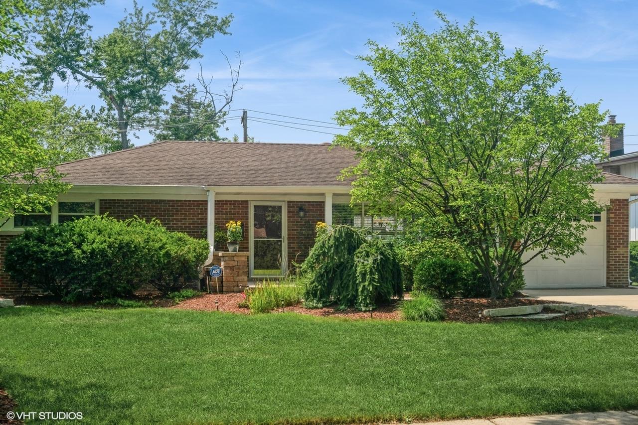 904 S Tower Dr., Mount Prospect, IL 60056