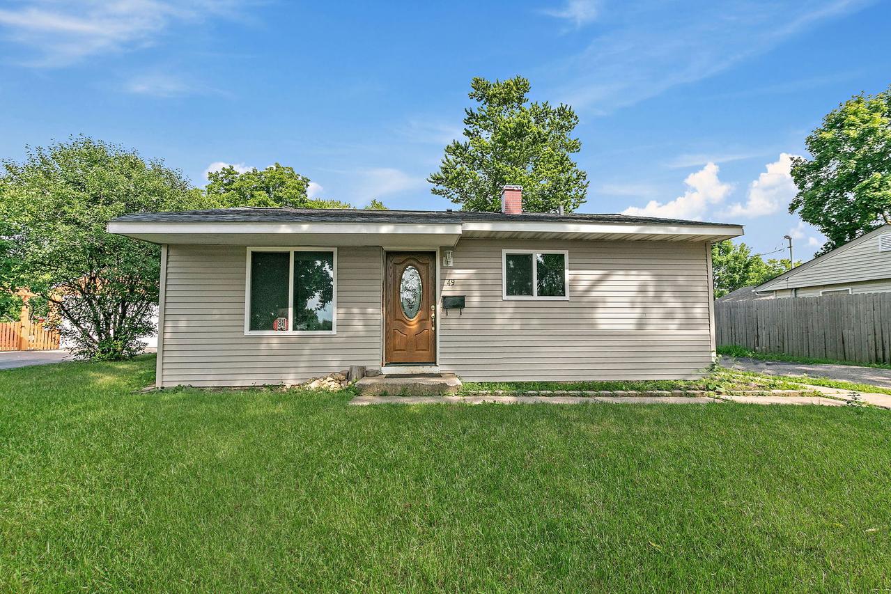 49 Wren Rd., Carpentersville, IL 60110