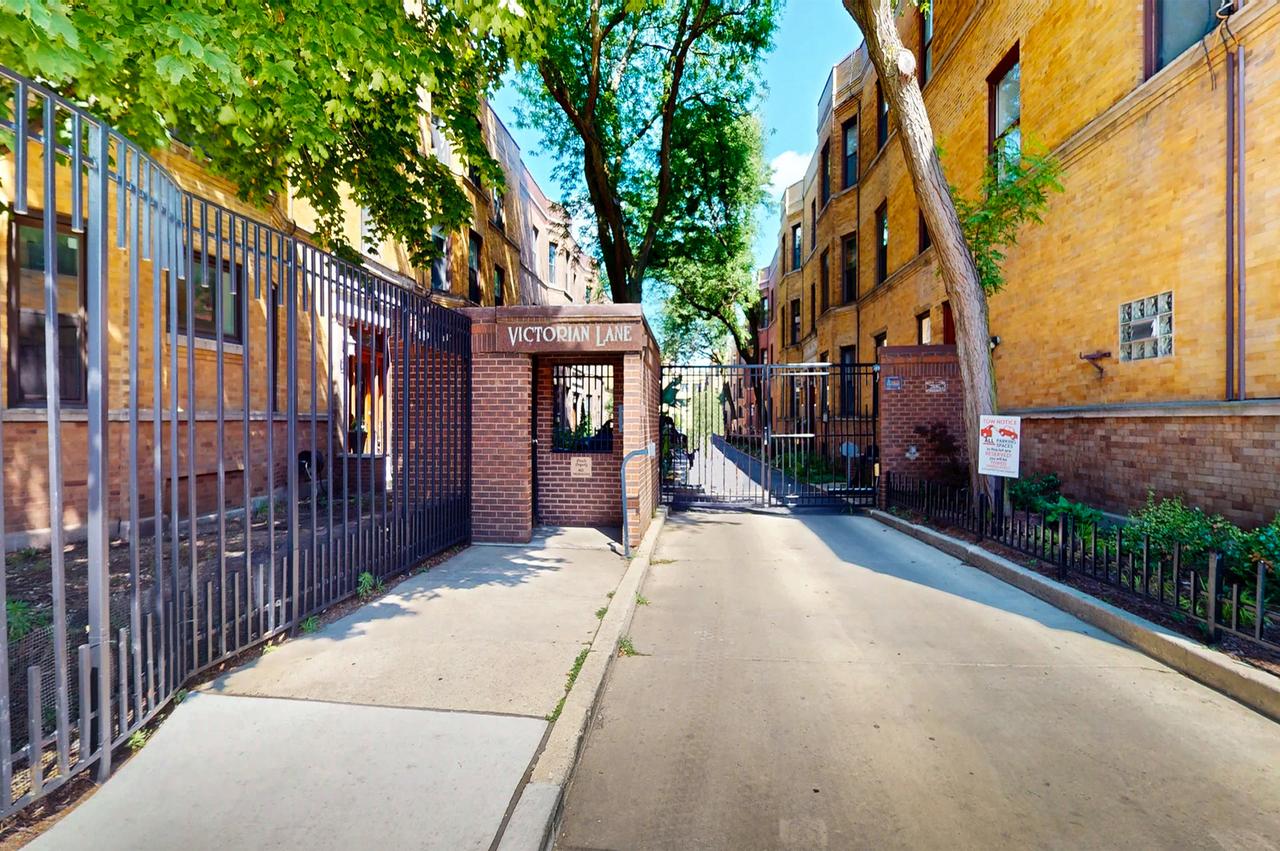 753 W California Ter. #2, Chicago, IL 60657