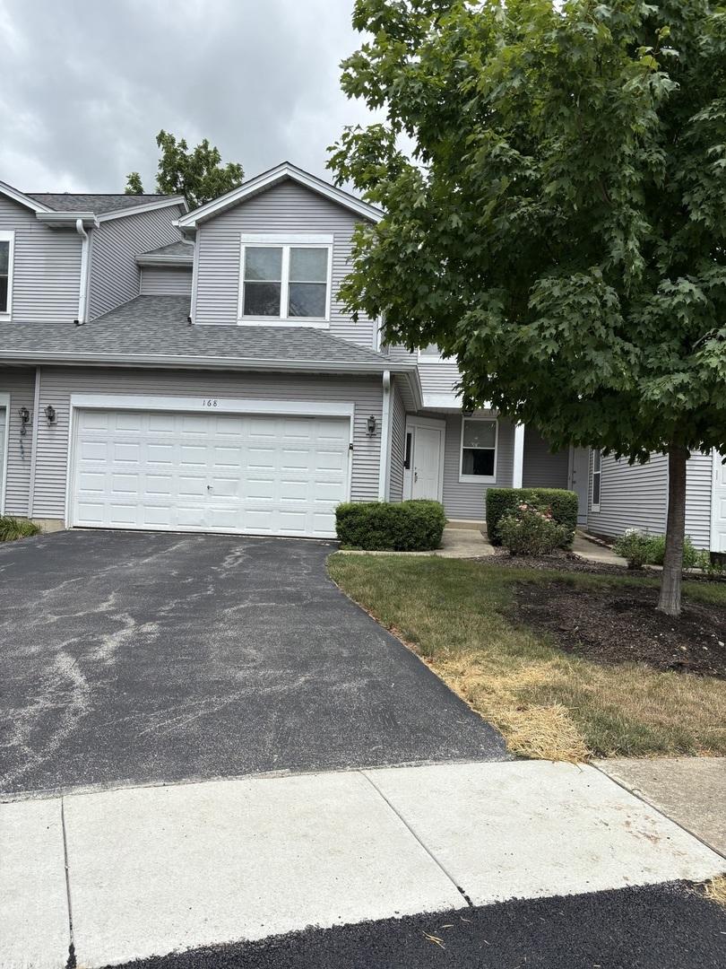 168 Woodland Cir., North Aurora, IL 60542