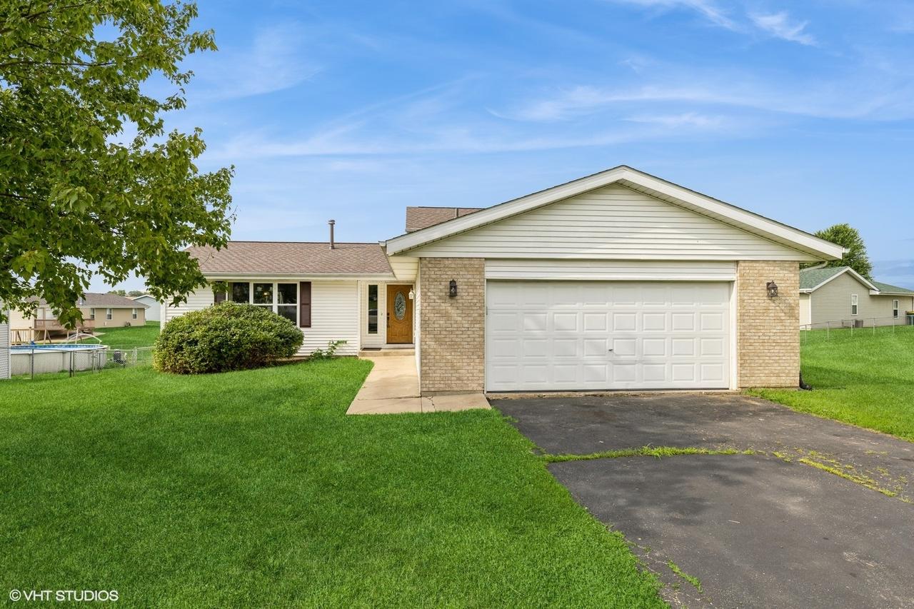 956 Night Owl Ln., Roscoe, IL 61073
