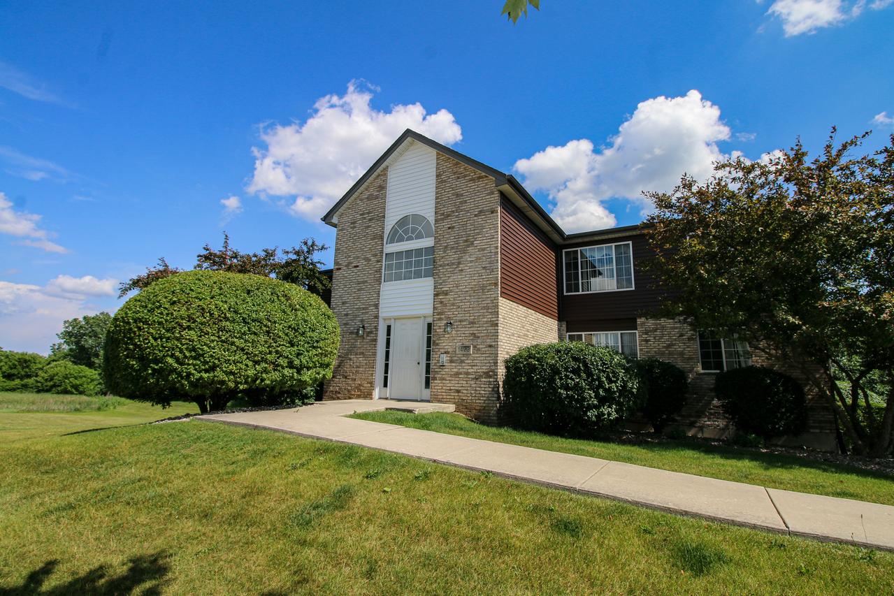 1429 Berta Dr. #2W, Crest Hill, IL 60403