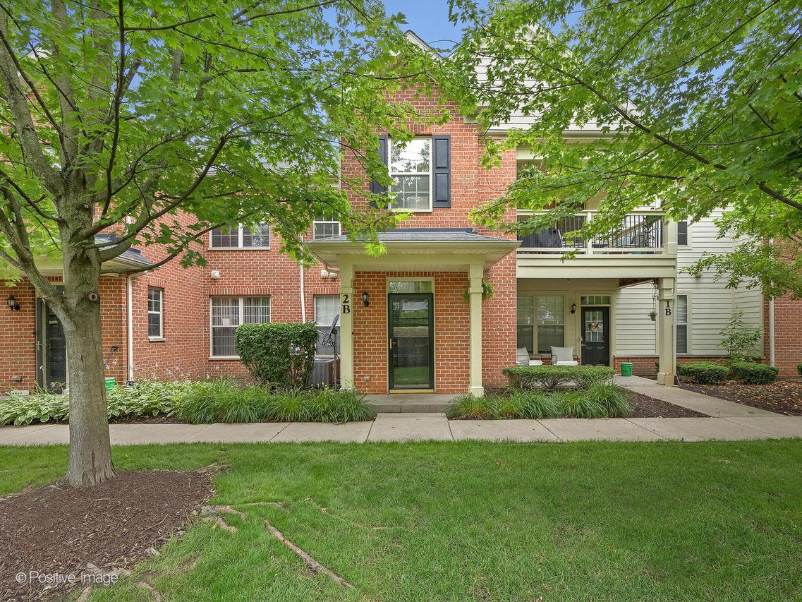1032 Swift Rd. #2B, Glen Ellyn, IL 60137