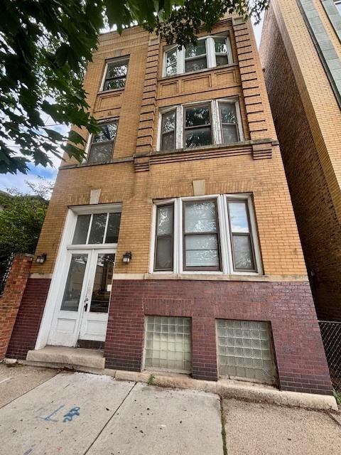 1640 W Melrose St., Chicago, IL 60657
