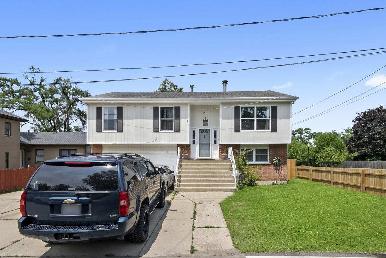10302 W Palmer Ave., Melrose Park, IL 60164