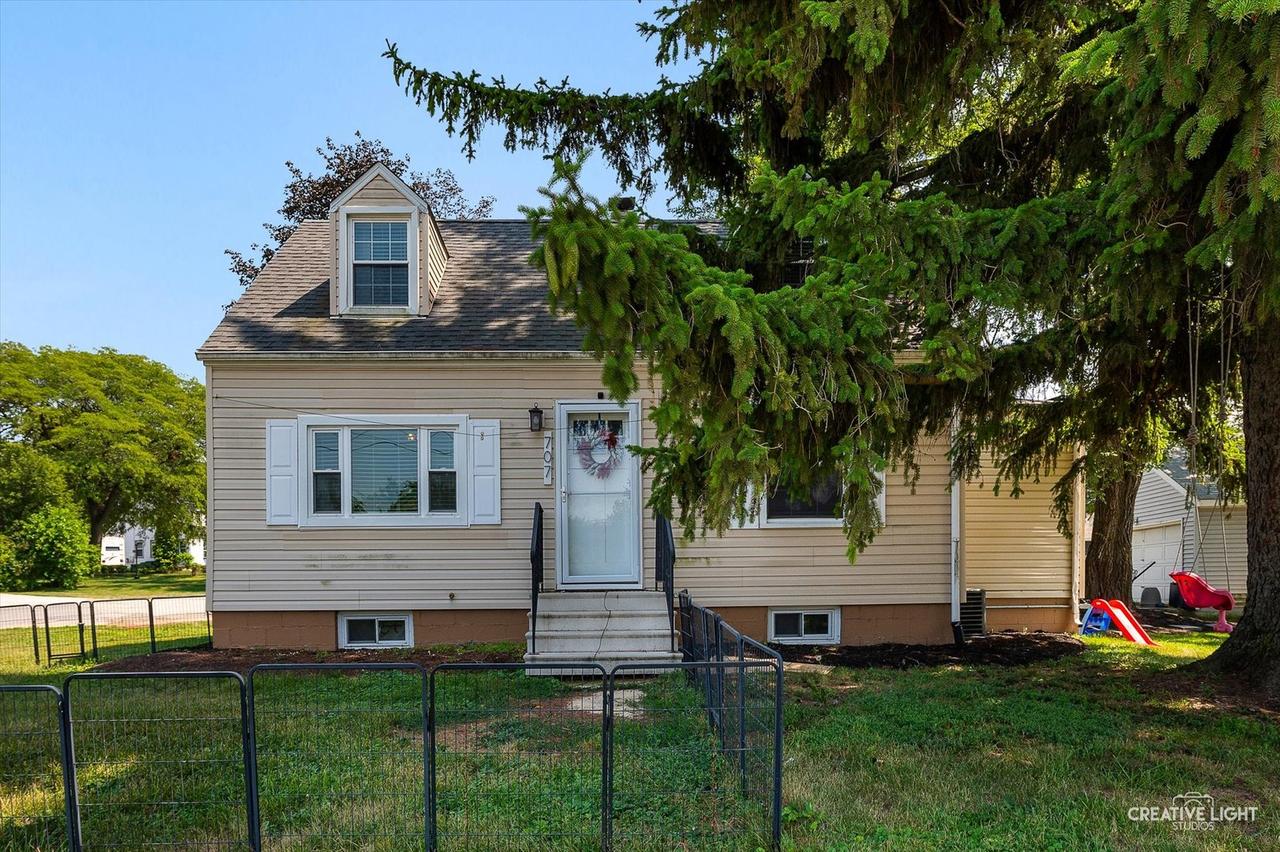 707 E 9th St., Lockport, IL 60441