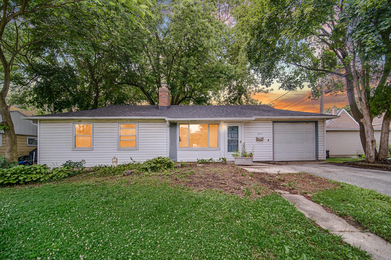 234 N Knollwood Dr., Wheaton, IL 60187