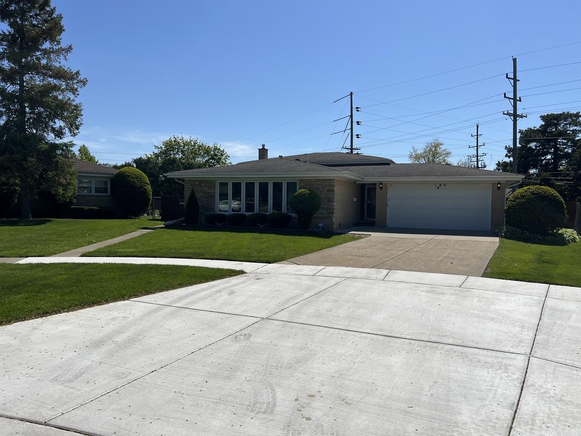 189 Ambleside Rd., Des Plaines, IL 60016