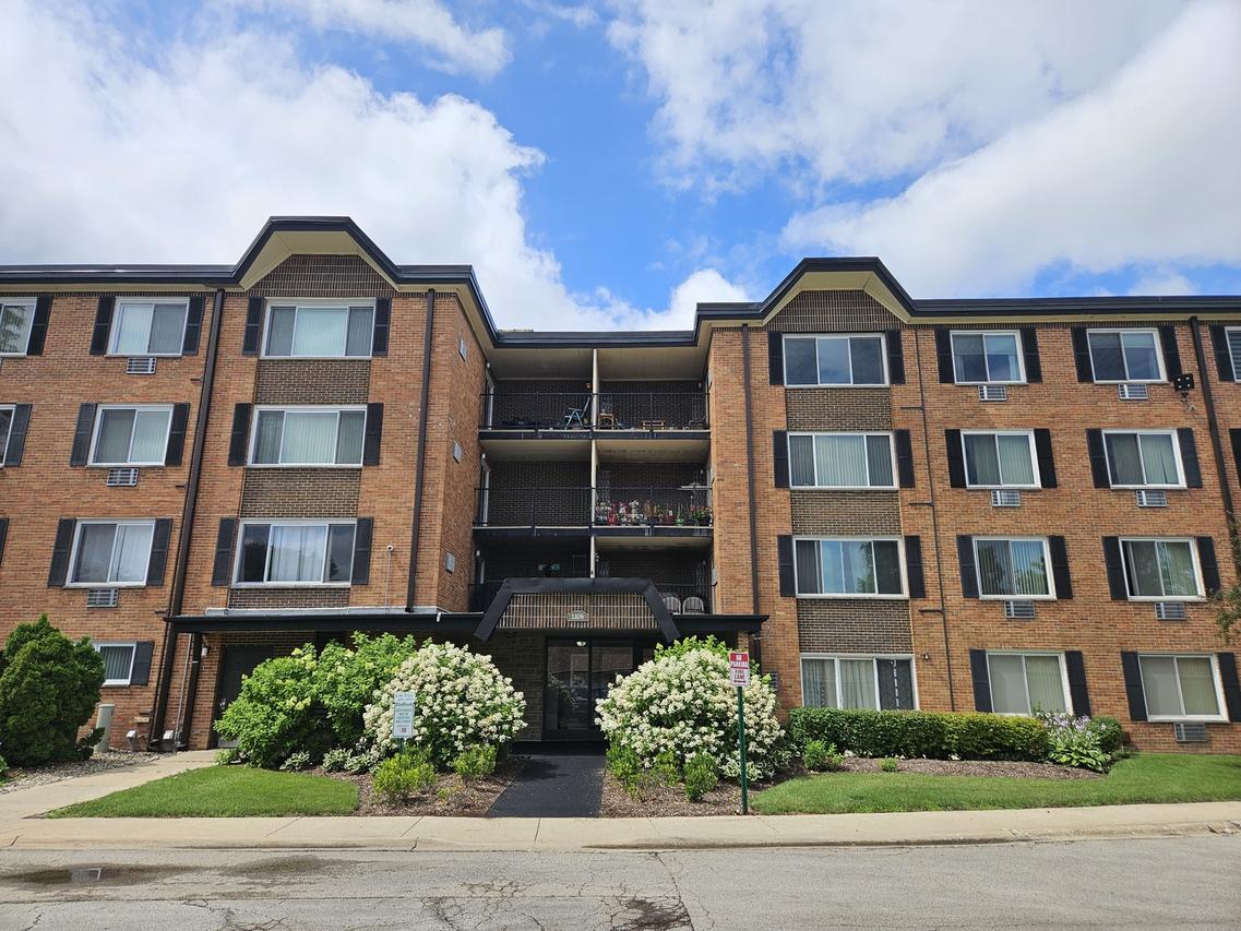 1106 S New Wilke Rd. #202, Arlington Heights, IL 60005