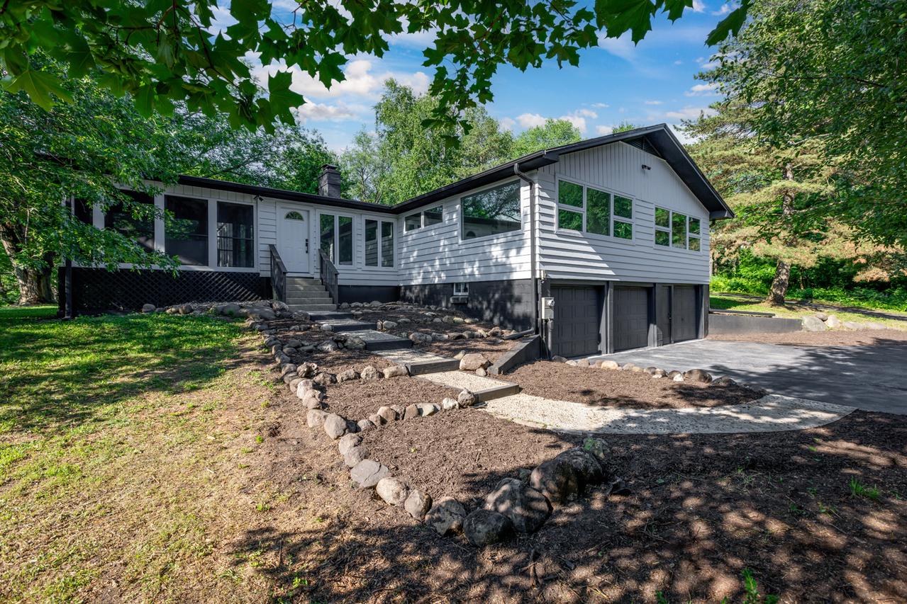 318 N Rose Farm Rd., Woodstock, IL 60098