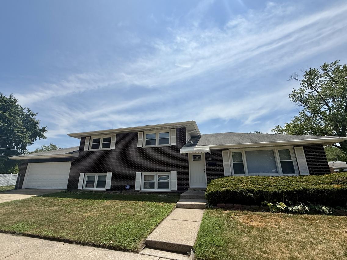 14101 S Saginaw Ave., Burnham, IL 60633
