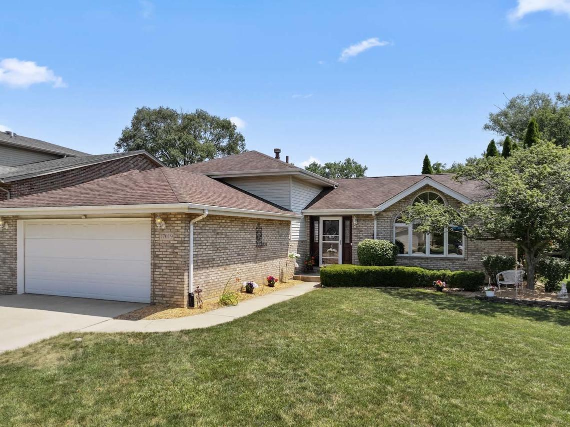17019 Danielle Ct., Oak Forest, IL 60452
