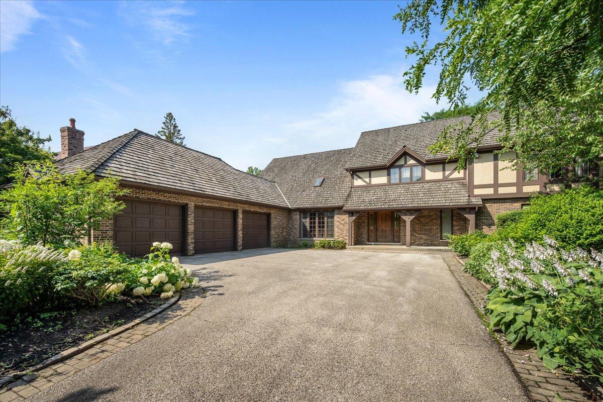 510 Buena Rd., Lake Forest, IL 60045