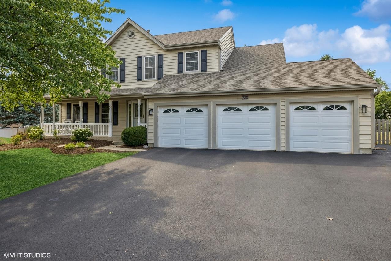 732 Green Castle Ct., West Dundee, IL 60118